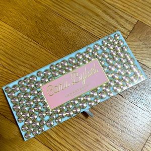 Anastasia Beverly Hills x Carli Bybel eyeshadow